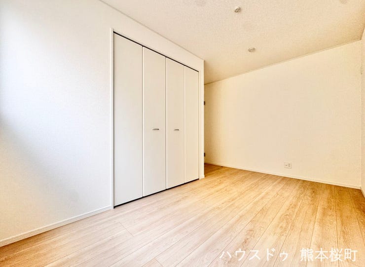 ■2階6.3帖洋室■寝室、書斎、趣味の部屋。家族の成長やライフスタイルに合わせ、様々な使い方ができる快適な空間です。