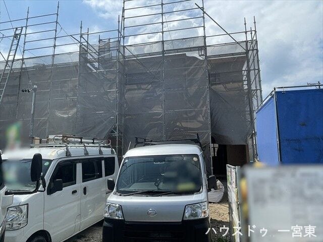 上棟して、いよいよ家の輪郭が見えてきました。完成が待ち遠しいですね♪