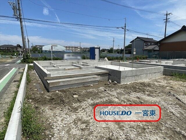 【外観】
4LDK、駐車場あり
名鉄バス「尾関」停 徒歩8分
JR「木曽川」駅 車13分
学区:浅井北小学校・浅井中学校