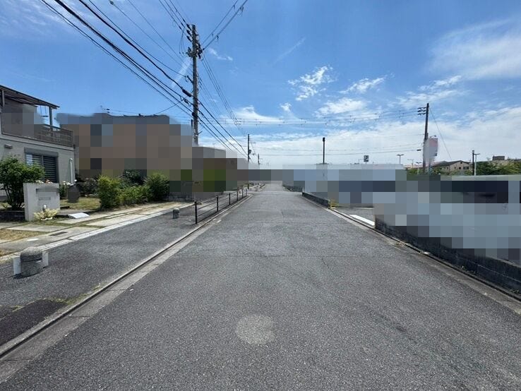 前面道路幅員9m(歩道3.1m含む)の道路です。