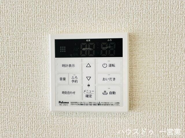【給湯パネル】入浴する時間帯がズレてもいつでも熱いお湯に浸かれる、追い炊き機能付き給湯システムです。