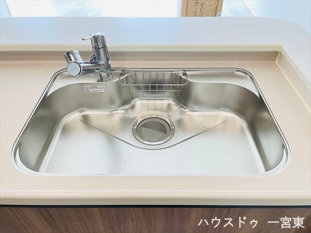 【シンク】錆びにくくて耐久性や耐熱性に優れていてメンテナンスが楽なステンレスシンク。