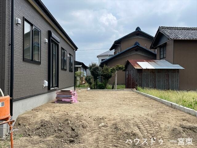 日当たり良好な南庭付♪お子様の遊び場としても。ワンちゃんを飼われている方は一緒に遊ぶこともできますね。