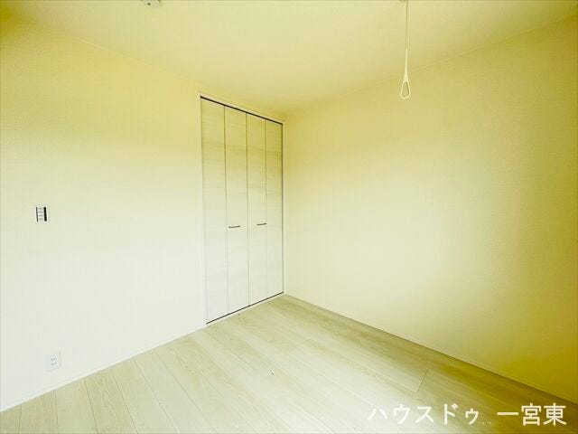 【4.5帖】扉を開けておけばリビングと繋がる空間になります。来客時やお子様の遊び場など、シーンに合わせて用途を変えられる便利な間取りです。