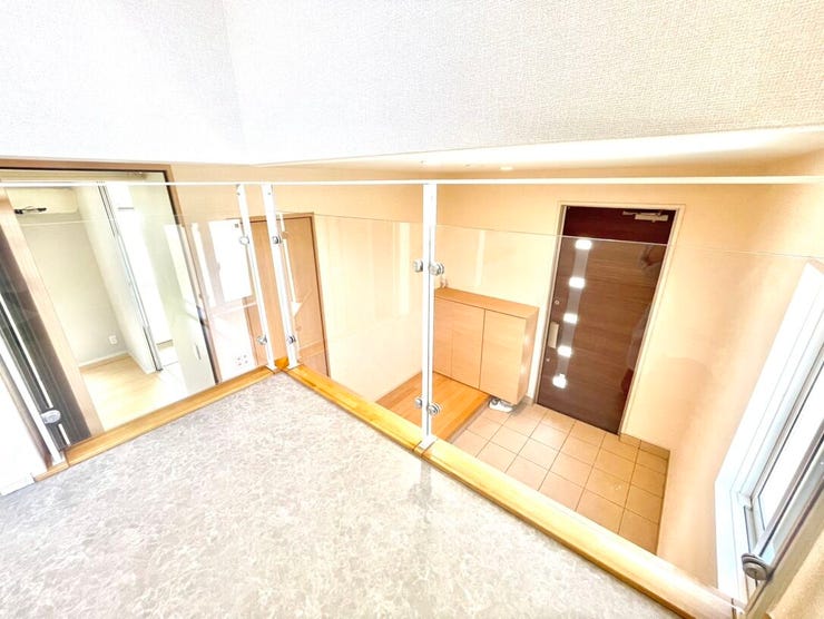 中2階からは玄関を見下ろすことができ子供たちも、わくわくスペース。