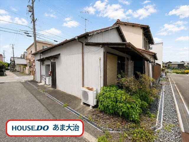 現在上物がありますが解体更地渡しとなります。周辺にはスーパーや病院、ドラッグストアなどが充実していて安心して新生活をスタートしていただけそうです。