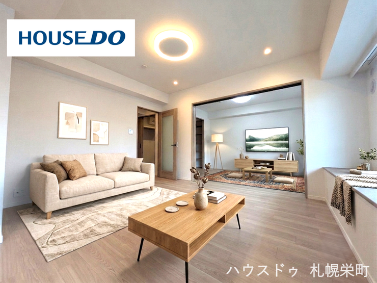 【リビング】
■LDK(約15.2帖)■
バルコニーから陽光が差し込む、明るく開放的なリビングダイニング。ご家族でゆったりと寛げる憩いの空間です。家具の配置がしやすい間取りです。※画像は加工を施しております。