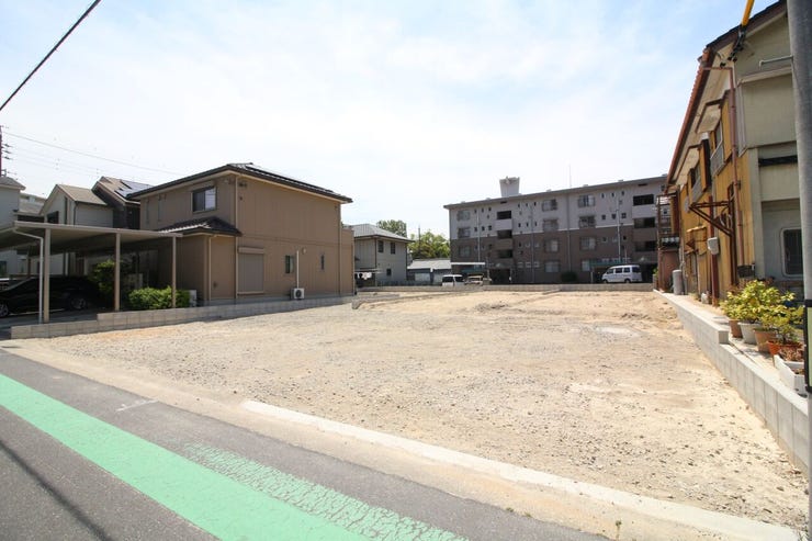 3区画の分譲地で、同じ時期に新生活をスタートさせることが多く、困った時にも心強いですね。