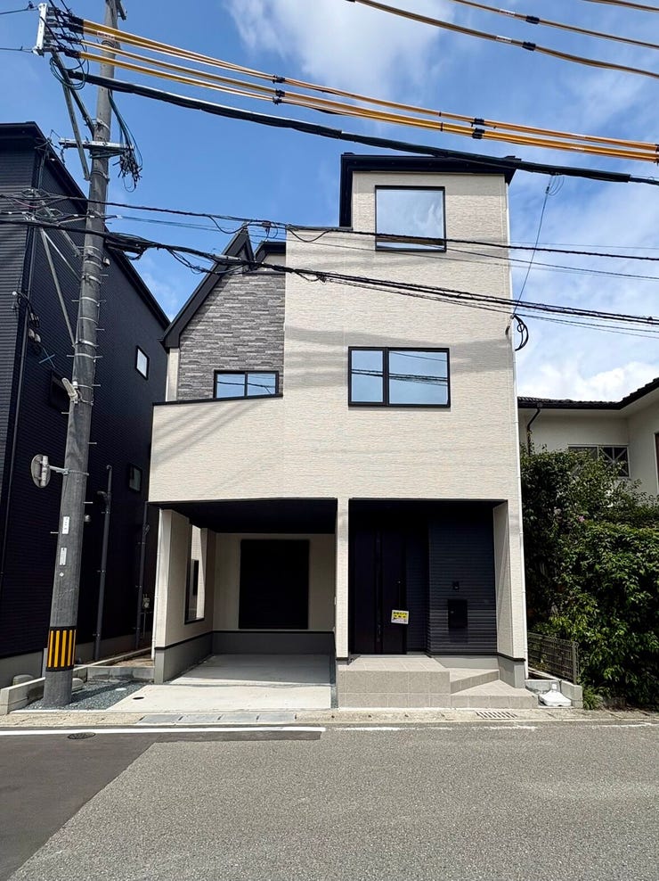 【外観】
■所在地:大野城市仲畑4丁目(1号棟)
■建物構造:木造
■駐車台数:1台
■現況:空
■引渡日:相談