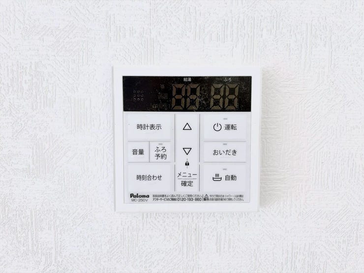 追い炊き機能でいつでも温かいお風呂を楽しめます。家族の入浴時間がバラバラでも、ボタン一つですぐに心地よい適温に。帰宅が遅くなったお父さんも、いつでもポカポカのお湯で一日の疲れを癒せます。