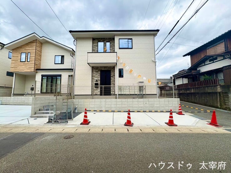 ■所在地:大野城市大城1丁目(1号棟)
■建物構造:木造
■駐車台数:3台
■現況:空
■引渡日:相談