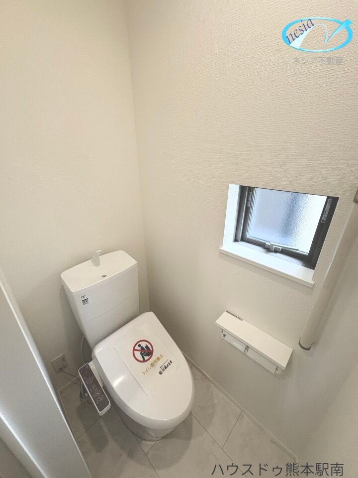 シンプルかつ清潔感のあるトイレです