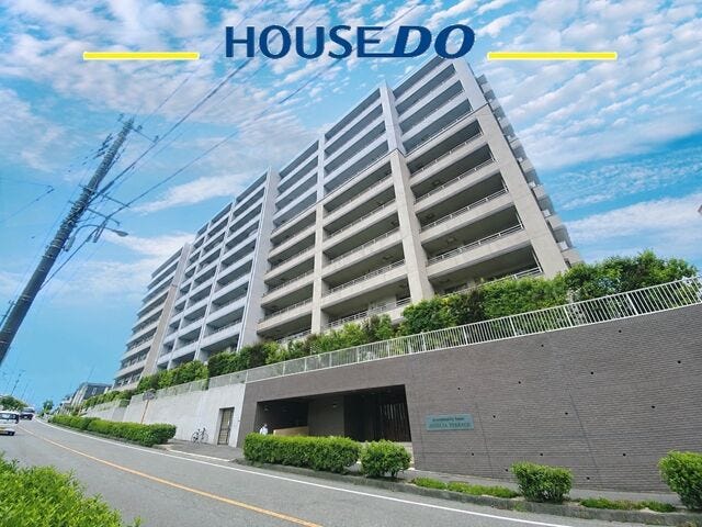 【外観】
◆南向き×ワイドバルコニー♪
たっぷりの陽光が差し込む明るい住まい!
休日はバルコニーでお子様と遊んだり、洗濯物も気持ちよく乾きます。