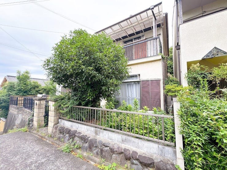 落ち着いた雰囲気の閑静な住宅街で環境の良い立地です。