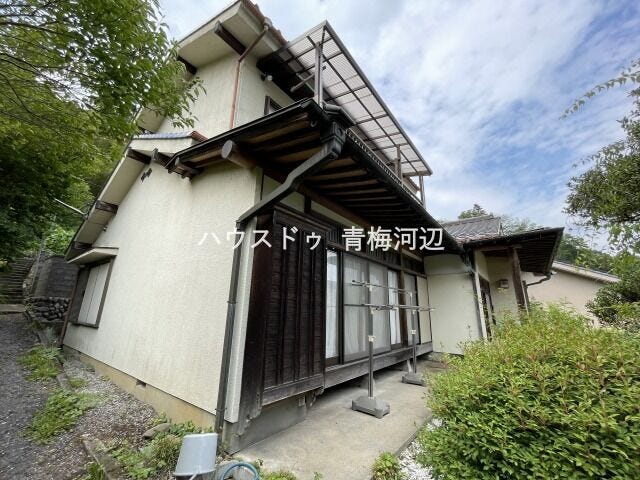 【外観】
敷地面積100坪超の昭和58年築の中古戸建です!