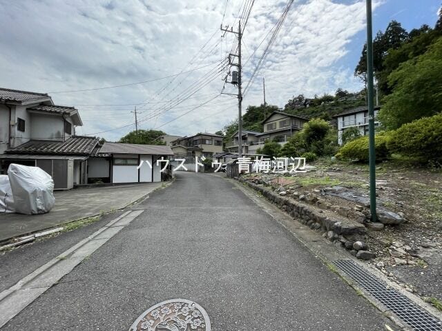 前面道路:幅員約4mの前面道路です。普通車が1台通れる幅となります。