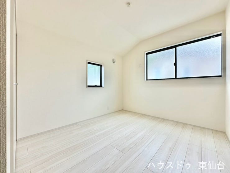 こちらは5.2帖の子供部屋にピッタリなお部屋になります。
2面採光になっていて、日当たりも良さそうです!