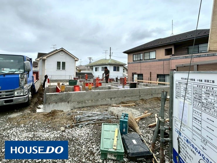 【外観】
長期優良住宅認定の高性能新築4LDK♪
水まわりを集約した家事効率の良い設計、2階は4部屋+WICで収納力も充実。パントリー・床下収納・玄関収納など日々の暮らしを支える設備も整っています