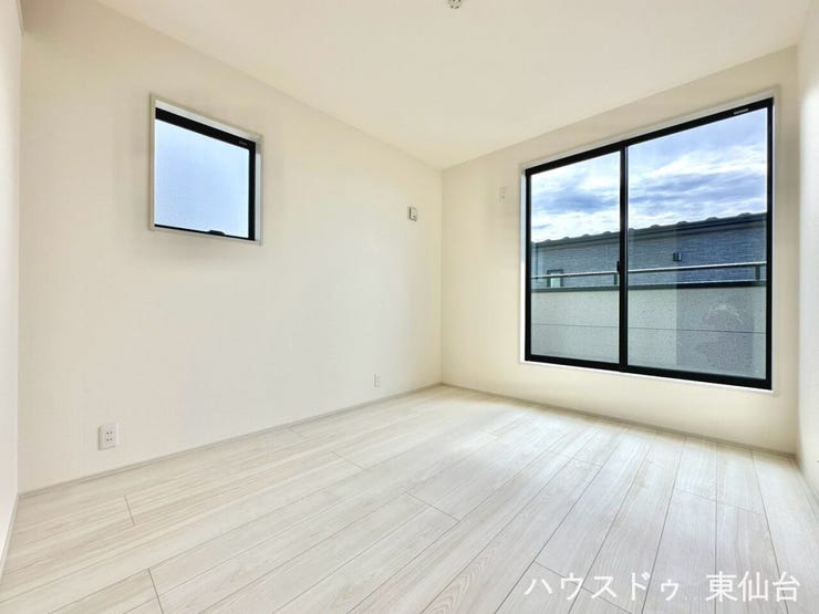 こちらは6帖のお部屋になります。
家具の配置がしやすそうな間取りです!