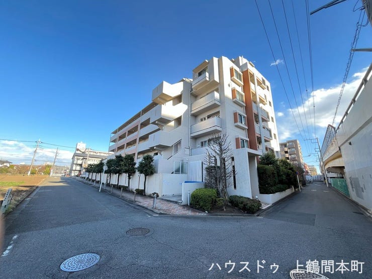相模大野駅徒歩2分の好立地。落ち着いた佇まいが印象的な総戸数59戸のマンション。