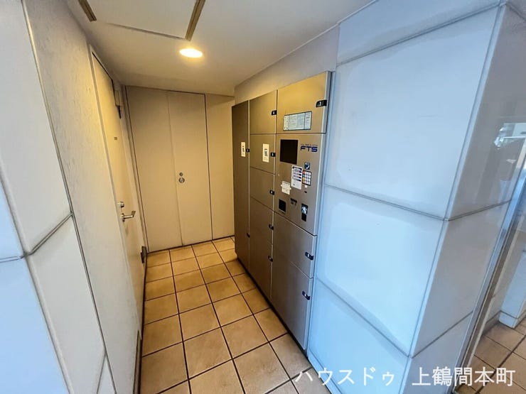 不在時でも荷物を受け取れる便利な宅配ボックス付き。
