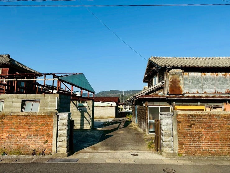 【外観】
敷地内入り口を撮影