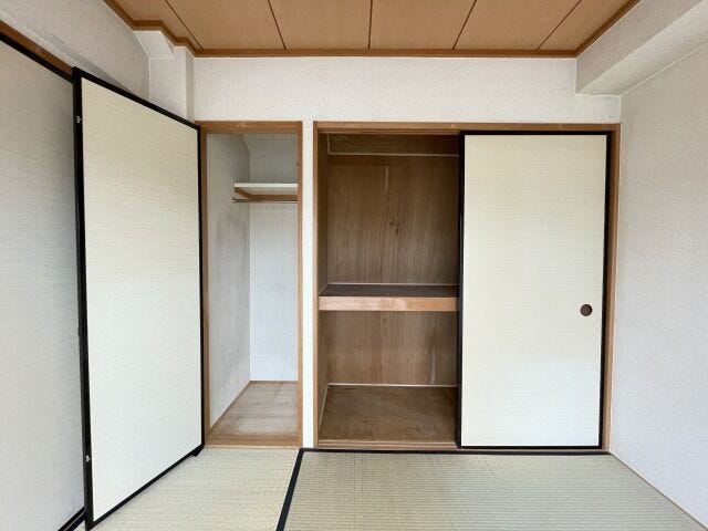 和室収納:押入は奥行きがあるので、収納グッズを使えば空間を有効活用でき、たくさん収納することができます。
