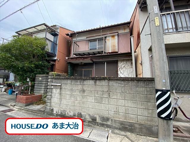 現在上物がありますが解体更地渡しとなります。建築条件がない土地なのでお好きなハウスメーカーでの建築が可能です。