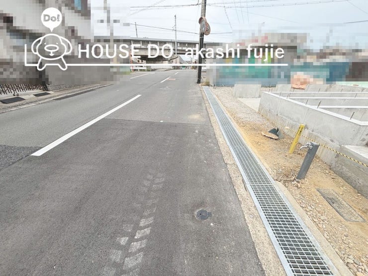 3階建て カースペース2台
スーパー・ドラッグストア・コンビニまえ徒歩約14分圏内