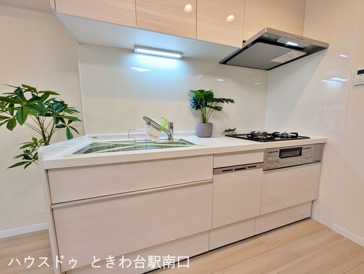 使い勝手の良いワイドなキッチンシンクです。機能性と美しさを両立したキッチンが、毎日の炊事をより楽しく、スムーズにサポートしてくれます。