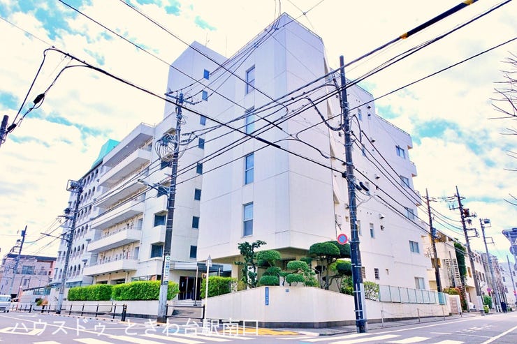 【外観】
東武東上線「上板橋」駅から徒歩7分。周辺には大きな公園や図書館が点在する、穏やかな住環境が魅力のマンションです。