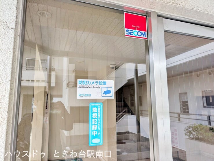 セキュリティ会社による監視や防犯カメラの設置など、防犯面に配慮されています。落ち着いてお過ごしいただけるよう、管理体制が整えられています。