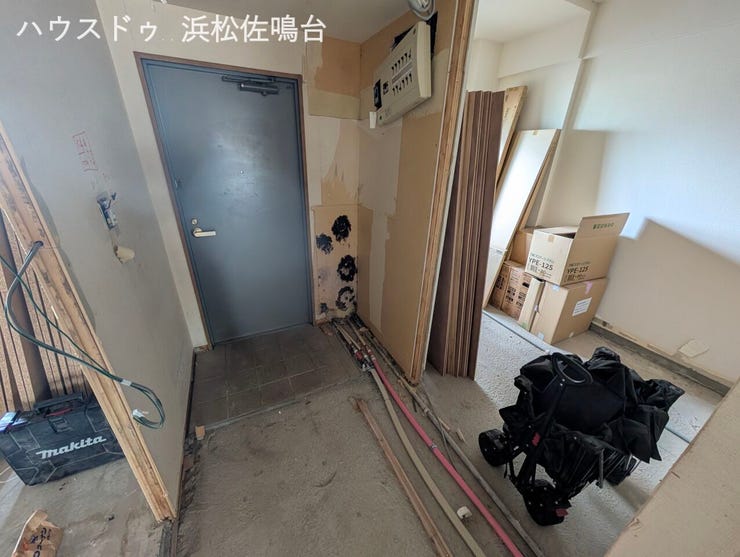 〈リフォーム中〉玄関内側全景