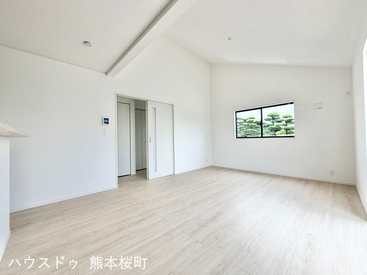 ■安らぎと笑顔の中心地■陽光が優しく降り注ぎ、会話が自然と弾む。ここでは、毎日が特別な時間へと変わります。