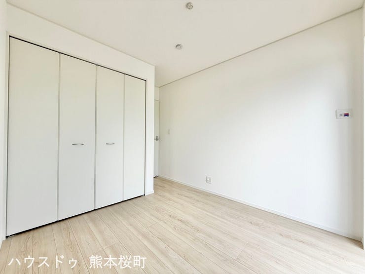 ■2階5帖洋室■寝室、書斎、趣味の部屋。家族の成長やライフスタイルに合わせ、様々な使い方ができる快適な空間です。