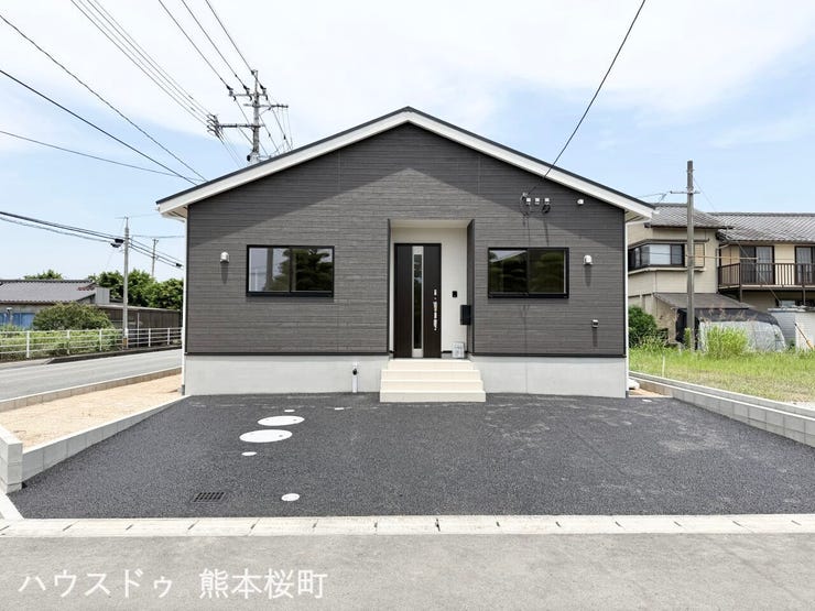■車と趣味の幅が広がる場所■単なる駐車スペースではない、洗車やタイヤ交換、DIYにも使える多目的な屋外スペースです。