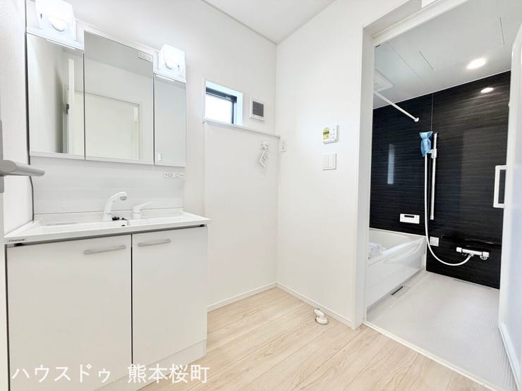 ■清々しいリフレッシュ空間■自分を磨き、気持ちを切り替える。心地よい光が差し込むプライベートスペース。