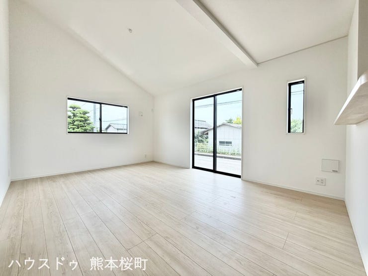 ■安らぎと笑顔の中心地■陽光が優しく降り注ぎ、会話が自然と弾む。ここでは、毎日が特別な時間へと変わります。
