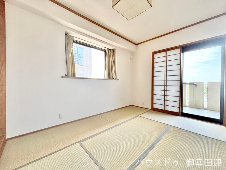■6帖和室■ゲストをもてなし、昼寝や家事にも使える、畳のぬくもりが心地よい多目的万能スペース。