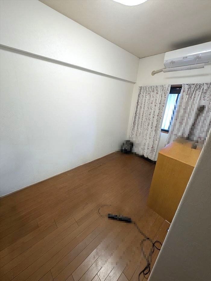 心地よい日差しが差し込む明るい居室です