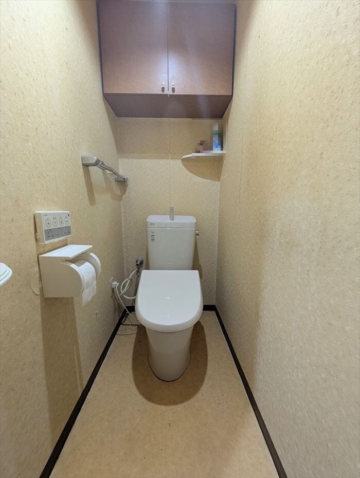 トイレには快適な温水洗浄便座付き