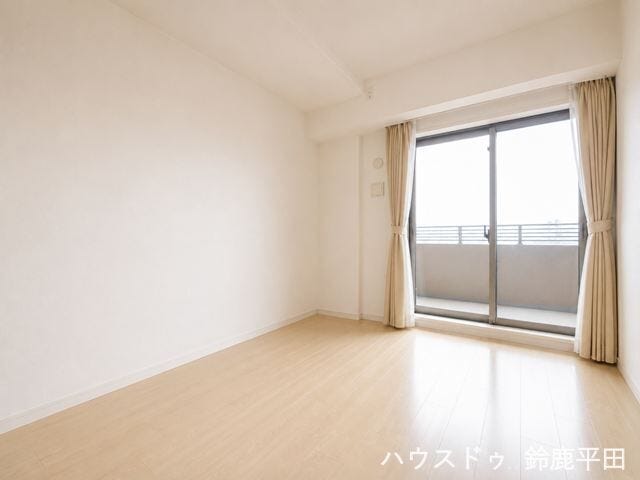 ※家具消し加工をしています。
【北西約6帖洋室】書斎や子供部屋としても使いやすいお部屋です。
