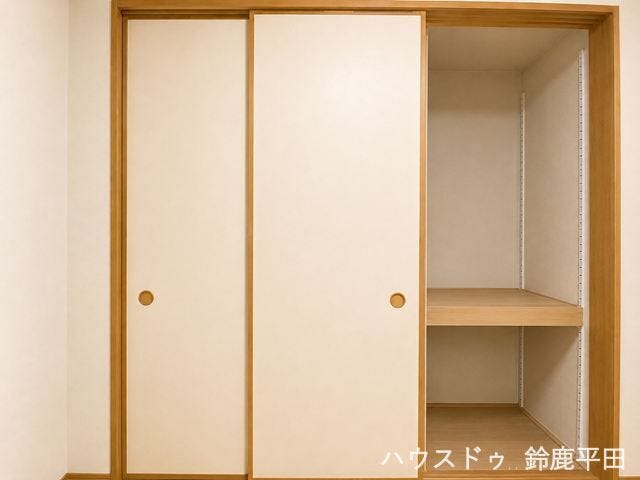 ※一部加工をしています。
約5.5帖和室のある押し入れです。奥行きがあるので大きなものもすっきり収納できます。