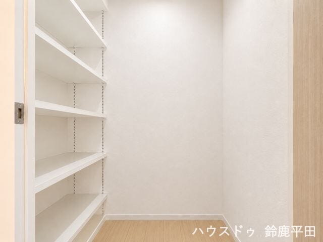 ※一部加工をしています。
生活用品をまとめて収納できるので移住空間をすっきり保てます。