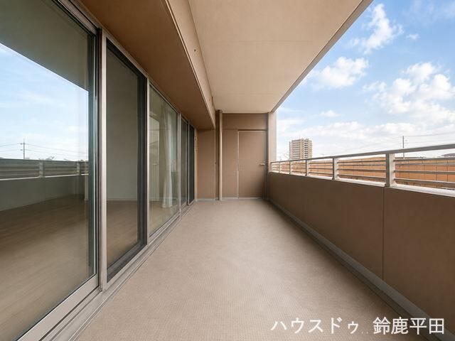 ※一部加工をしています。
北西向きのバルコニーです。風通しが良く、奥行きもあるので洗濯物が干すスペースが十分にあります。