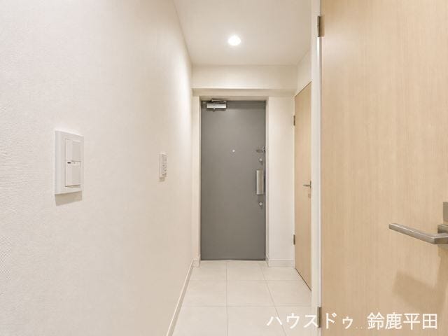 ※一部加工をしています。
すっきりとしたデザインで来客を気持ちよく迎えられる玄関です。