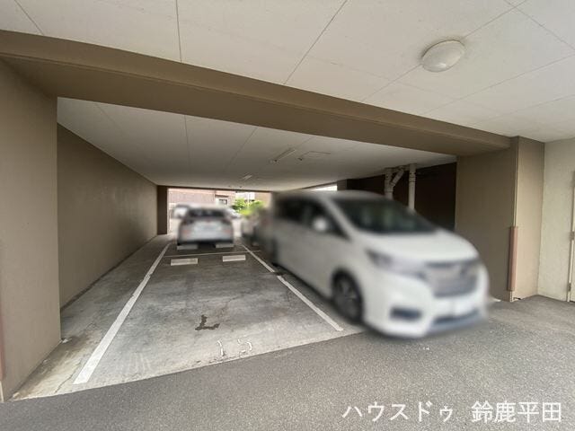 雨の日の乗り降りもしやすい屋根付きの駐車場です。
(2026年6月6日 撮影)