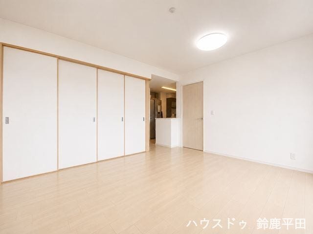 ※家具消し加工をしています。
食事、くつろぎの空間がゆるやかに繋がる居心地のいい空間です。ご家族と会話しながら楽しく過ごすことができます。