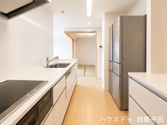 ※家具消し加工をしています。
お子様などの様子をいつでも伺うことができたり、ご家族とも会話をしながら楽しく料理をすることができます。