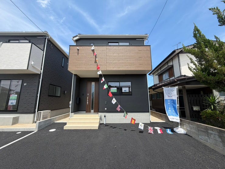 【外観】
内覧は毎日受付中です!
佐賀市下田町にある新築4LDK2階建て住宅です!